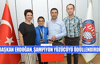 Başkan Erdoğan, şampiyon yüzücüyü ödüllendirdi