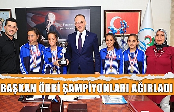 Başkan Örki şampiyonları ağırladı
