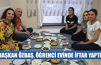 Başkan Özbaş, öğrenci evinde iftar yaptı