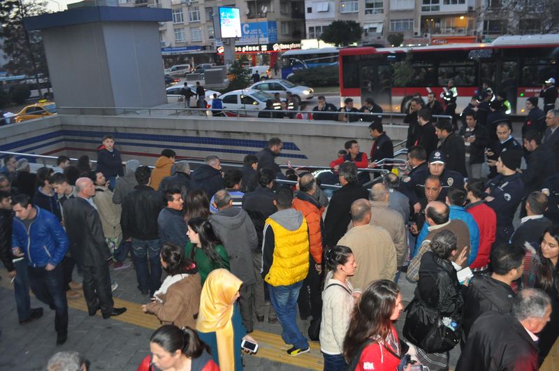 İzmir Metrosunda kaza 20 yaralı