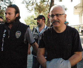 Gazeteci Merdan Yanardağ gözaltına alındı