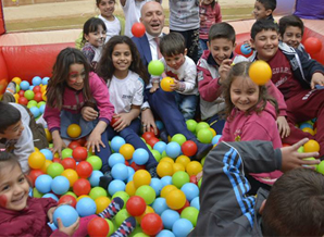 Başkan Özbaş,  çocuklara “bayram” ettirecek