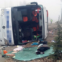 Yolcu otobüsü devrildi 2 ölü 23 yaralı