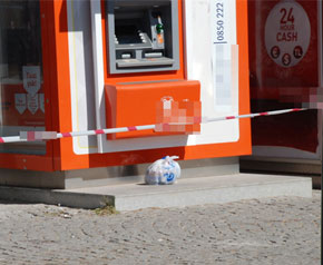 Bankamatik önünde bomba paniği