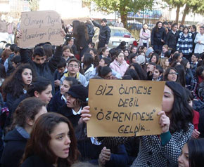 Öğrencilerden ‘Derssiz’ protesto