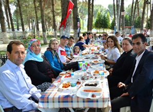 Başkan Özbaş 1 Mayıs’ı  belediye personeli ile kutladı