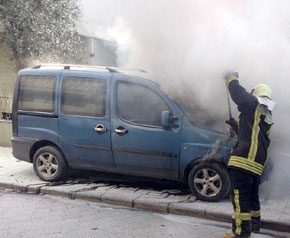 Denizli'de araç yangını korkuttu