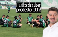 Futbolcular protesto etti!