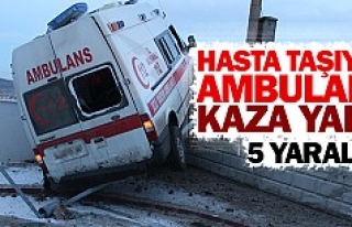 Hasta taşıyan ambulans kaza yaptı 5 yaralı