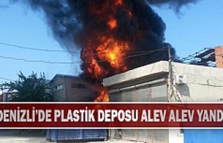 Denizli'de plastik deposu alev alev yandı