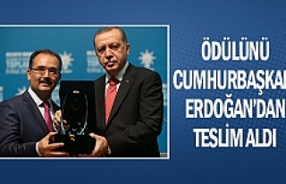 Ödülünü Cumhurbaşkanı Erdoğan’dan teslim...