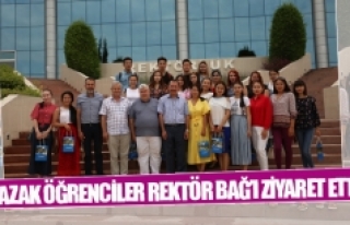 Kazak öğrenciler Rektör Bağ’ı ziyaret etti