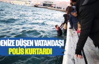 Denize düşen vatandaşı polis kurtardı 