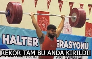Denizlili halterci Türkiye rekoru kırdı  