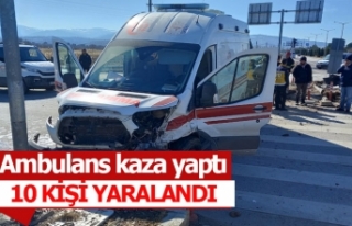 Ambulans kaza yaptı; 10 yaralı!