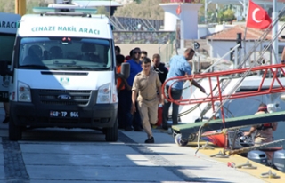 Kaçak göçmenleri taşıyan tekne alabora oldu 3...