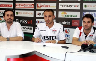 Manisaspor, Sırp forvet Perovic'i transfer etti