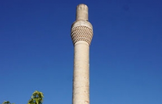 Kırık minare ovanın sembolü oldu