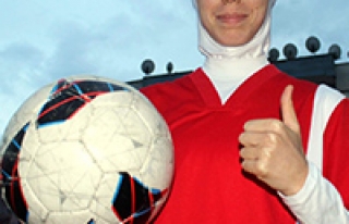 Türkiye'nin ilk türbanlı futbolcusu