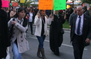 Kadınlardan Kamer Genç protestosu