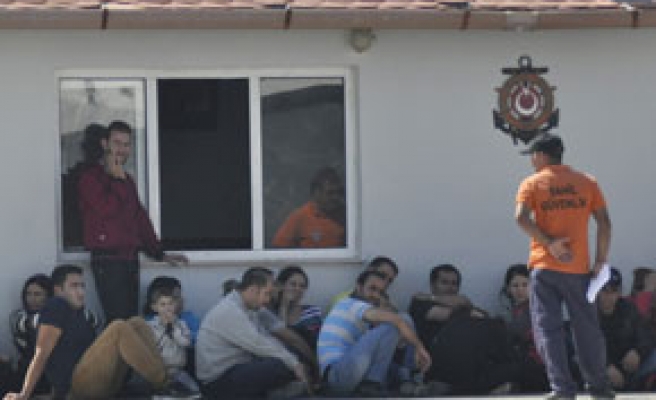 Kuşadası’nda 53 kaçak göçmen yakalandı