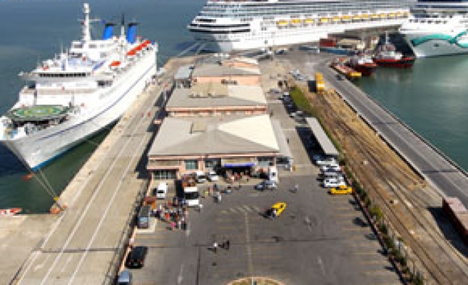 İzmir Limanı;nda kruvaziyer bereketi