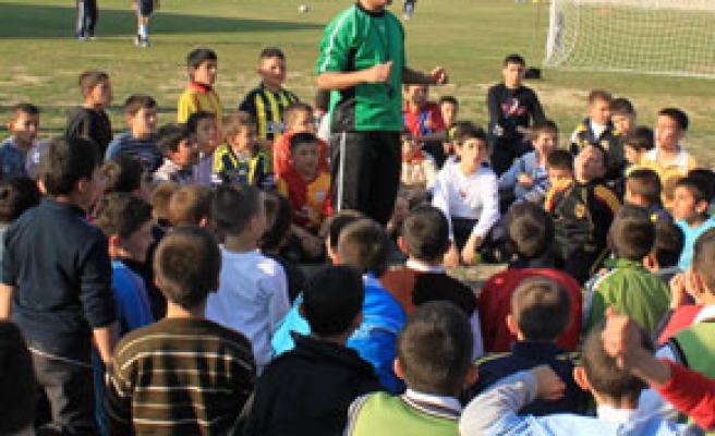 Çivril Belediyesi’nden Türk futboluna büyük destek