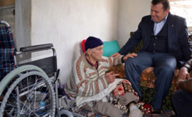 73 yaşındaki Ali amca tekerlekli sandalyesine kavuştu