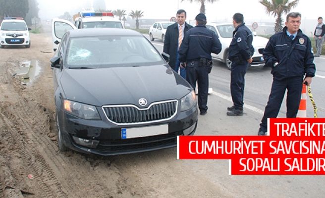 Trafikte cumhuriyet savcısına sopalı saldırı