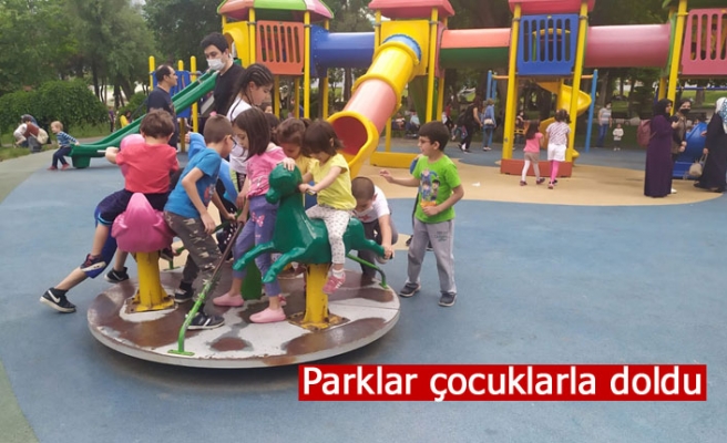 Parklar çocuklarla doldu