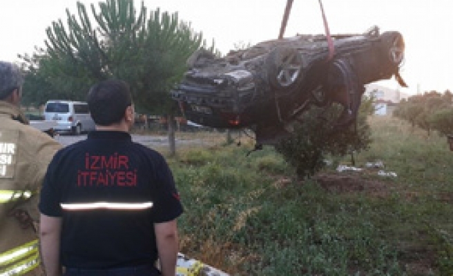 Esrarengiz kaza:2 ölü 1 yaralı