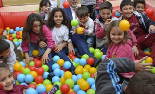 Başkan Özbaş,  çocuklara “bayram” ettirecek