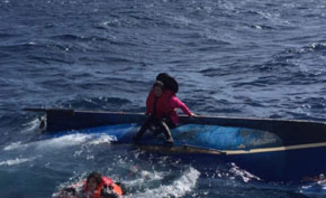Sığınmacıları taşıyan tekne alabora oldu: 1 ölü, 2 kayıp