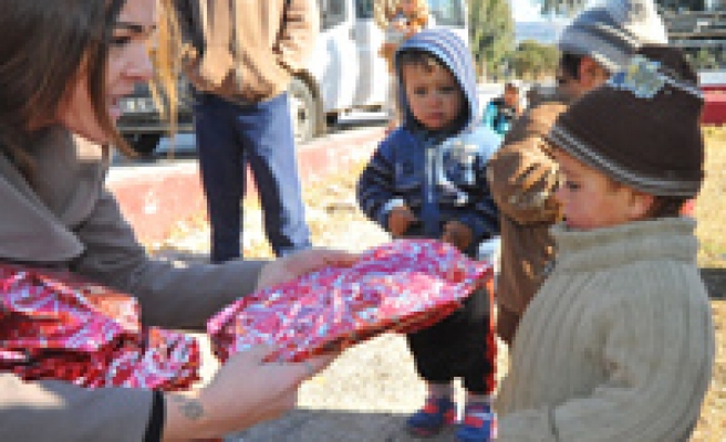 Suriyeli çocuklara yılbaşı sürprizi