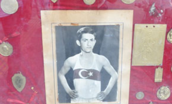 İzmir’de madalyalı dilenci