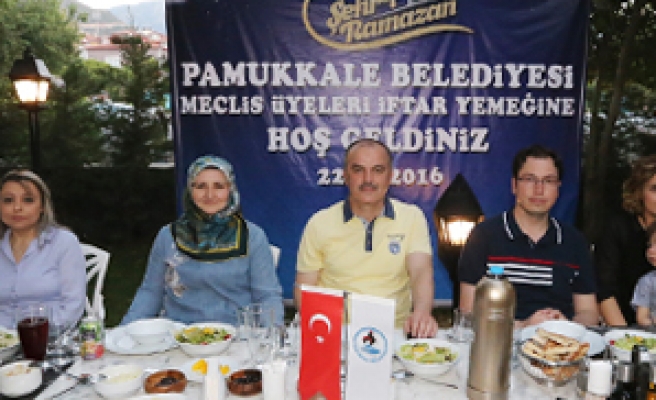 Pamukkale Belediye meclis üyeleri iftarda buluştu