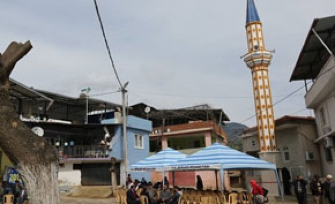 Camiye 30 yıl sonra minare yaptılar!