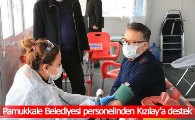 Pamukkale Belediyesi personelinden Kızılay’a destek